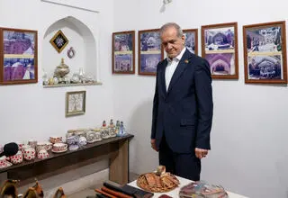 بازدید مسعود پزشکیان از مسجد کبود ایروان