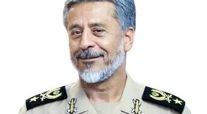 دریادار سیاری: صنعت دفاعی ایران ثمره مجاهدت نسلی است که تهدید را به فرصت تبدیل کرد