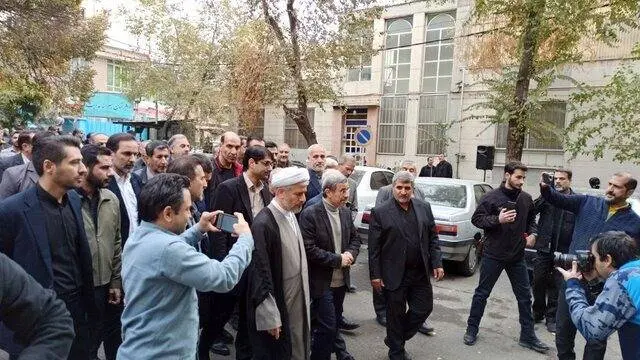 فرزین، شمس‌الدین حسینی و صالحی به مراسم سومین روز درگذشت خواهر احمدی‌نژاد رفتند