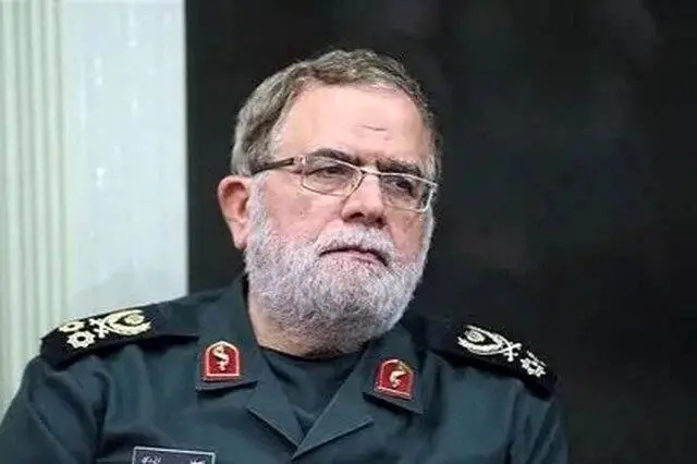 سرلشکر ایزدی: راه شهید حاجیزاده در صنعت موشکی ادامه مییابد