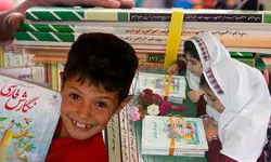 کتاب‌هایی که زیر پا له می‌شوند؛ زنگ خطر برای آموزش و محیط زیست