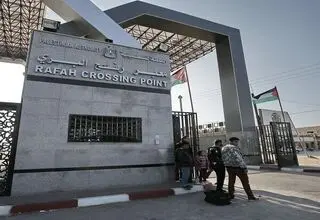 جابه‌جایی محدود فلسطینی‌ها در گذرگاه رفح آغاز شد