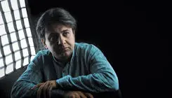 شاعر «من عاشق چشمت شدم» و «وطنم» کیست؟