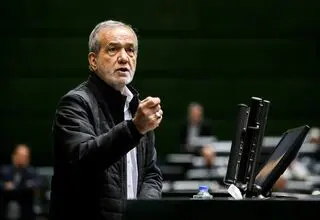 پزشکیان: مردم آمریکا از «اول اسرائیل» عصبانی هستند 