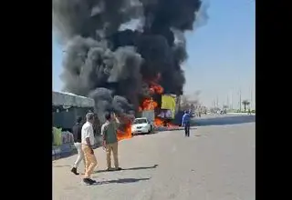 انحراف تریلر و ایجاد حریق در بلوار خلیج فارس بندرعباس