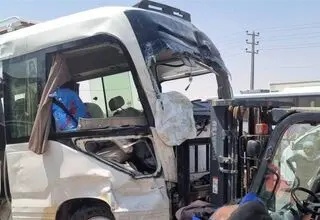 ۱۶ مصدوم در تصادف مینی‌بوس حامل زائران ایرانی 