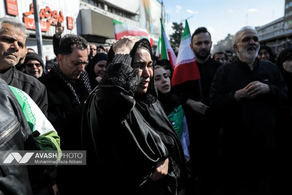 تجمع سوگواران رهبر شهید انقلاب در میدان انقلاب تهران