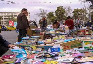 تأخیر در ساماندهی دستفروشان کتاب خیابان انقلاب  
