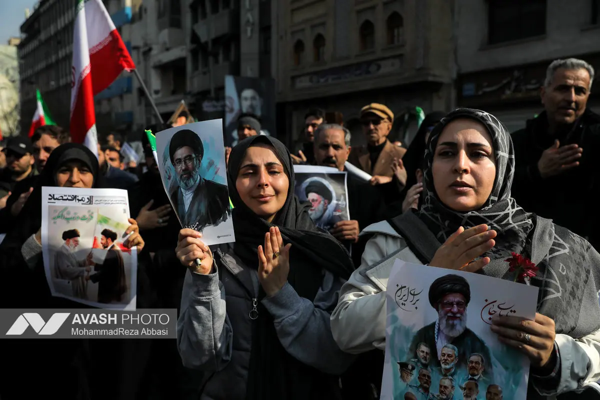 تشییع پیکر ۳۵ شهید جنگ رمضان در تهران