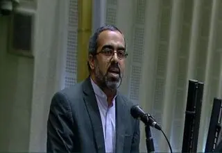 ایزدخواه: این شیوه اداره مجلس قابل قبول نیست/ قالیباف: شما امضای طلایی را اصلاح کنید