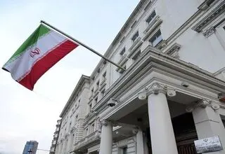 پرچم ایران در نمایندگی‌های واقع در اروپا به حالت نیمه‌برافراشته درآمد