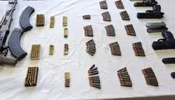 کشف سلاح و مهمات از راکب و ترک‌نشین یک دستگاه موتورسیکلت