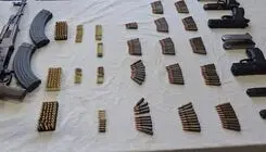 کشف سلاح و مهمات از راکب و ترک‌نشین یک دستگاه موتورسیکلت