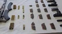 کشف سلاح و مهمات از راکب و ترک‌نشین یک دستگاه موتورسیکلت