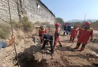 نجات معجزه‌آسای جوان سقوط‌کرده در چاه ۱۲ متری
