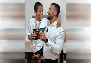 گرایی مدال طلای خود را به کودک بدسرپرست هدیه داد