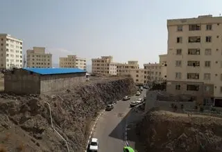 ساکنان پردیس، آب و برق ندارند