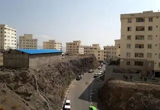 ساکنان پردیس، آب و برق ندارند