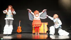  گشت‌وگذار نمایشی دوره‌گردها در کوچه‌های پاییز