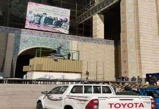 مصلی تهران و حضور مردم برای وداع با رهبر شهید + ببینید 