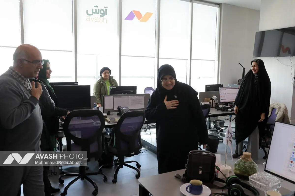 بازدید فاطمه مهاجرانی سخنگوی دولت از تحریریه آوش