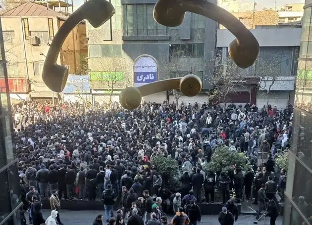 اعتراضات پراکنده اصناف بازار به نوسانات قیمت ارز