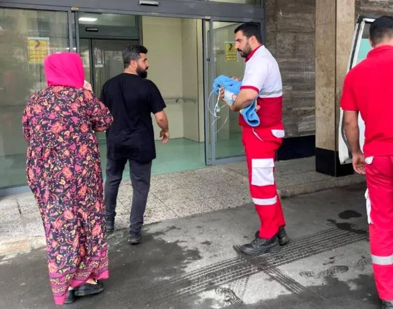 نجات نوزاد ۶ ماهه توسط هلال احمر