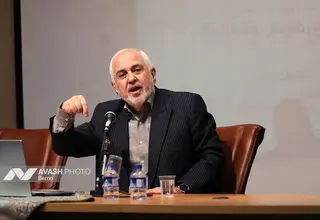آمریکا باید با درک واقعیت توانمندی‌های بومی ایران فکر تسلیم را از سرش بیرون کند/ ما نه شرق‌گرا هستیم نه غرب‌گرا بلکه ایران‌گرا هستیم