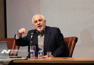 آمریکا باید با درک واقعیت توانمندی‌های بومی ایران فکر تسلیم را از سرش بیرون کند/ ما نه شرق‌گرا هستیم نه غرب‌گرا بلکه ایران‌گرا هستیم