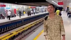 صدای طلایی در مترو تهران / اجرای دلنشین سرباز جوان همه را شگفت‌زده کرد + فیلم