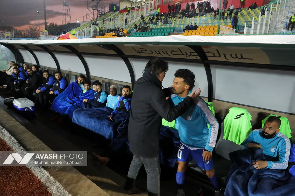 دیدار تیم های فوتبال استقلال تهران و ملوان بندر انزلی