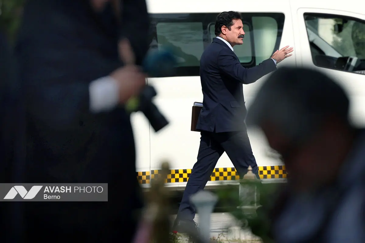 اعضای هیأت دولت در جمع خبرنگاران