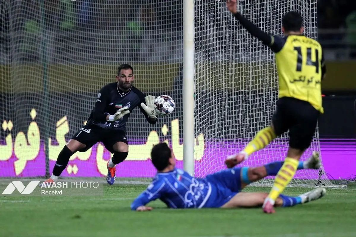 لیگ برتر فوتبال ؛ سپاهان و استقلال