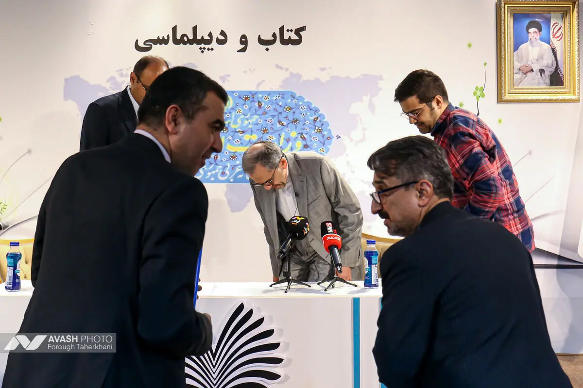 حضور مجید تخت روانچی در نمایشگاه بین المللی کتاب تهران