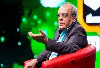 انتقاد عبدی از سخنان امامان جمعه: چرا همه چیز را گردن خدا می‌اندازید؟