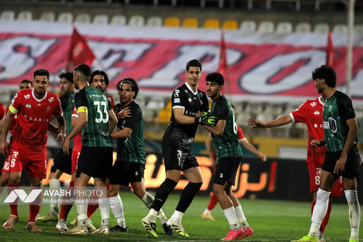 دیدار تیم های فوتبال  پرسپولیس تهران و خیبر خرم آباد