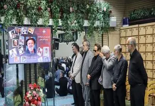 مراسم یادبود اکبر عبدی برگزار شد؛ پخش سریال‌ها بعد از صفر