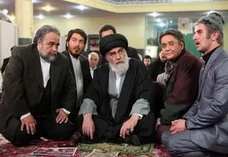 آخرین دیدار غم انگیز همبازی های اکبر عبدی در «اخراجی‌ها» با وی/ فیلم