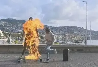آتش زدن مجسمه رونالدو در زادگاهش!
