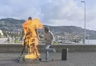 آتش زدن مجسمه رونالدو در زادگاهش!
