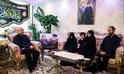 حضور قالیباف در منزل شهید حاجی‌زاده