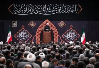 عزاداری شب هشتم محرم در حسینیه امام خمینی(ره) 