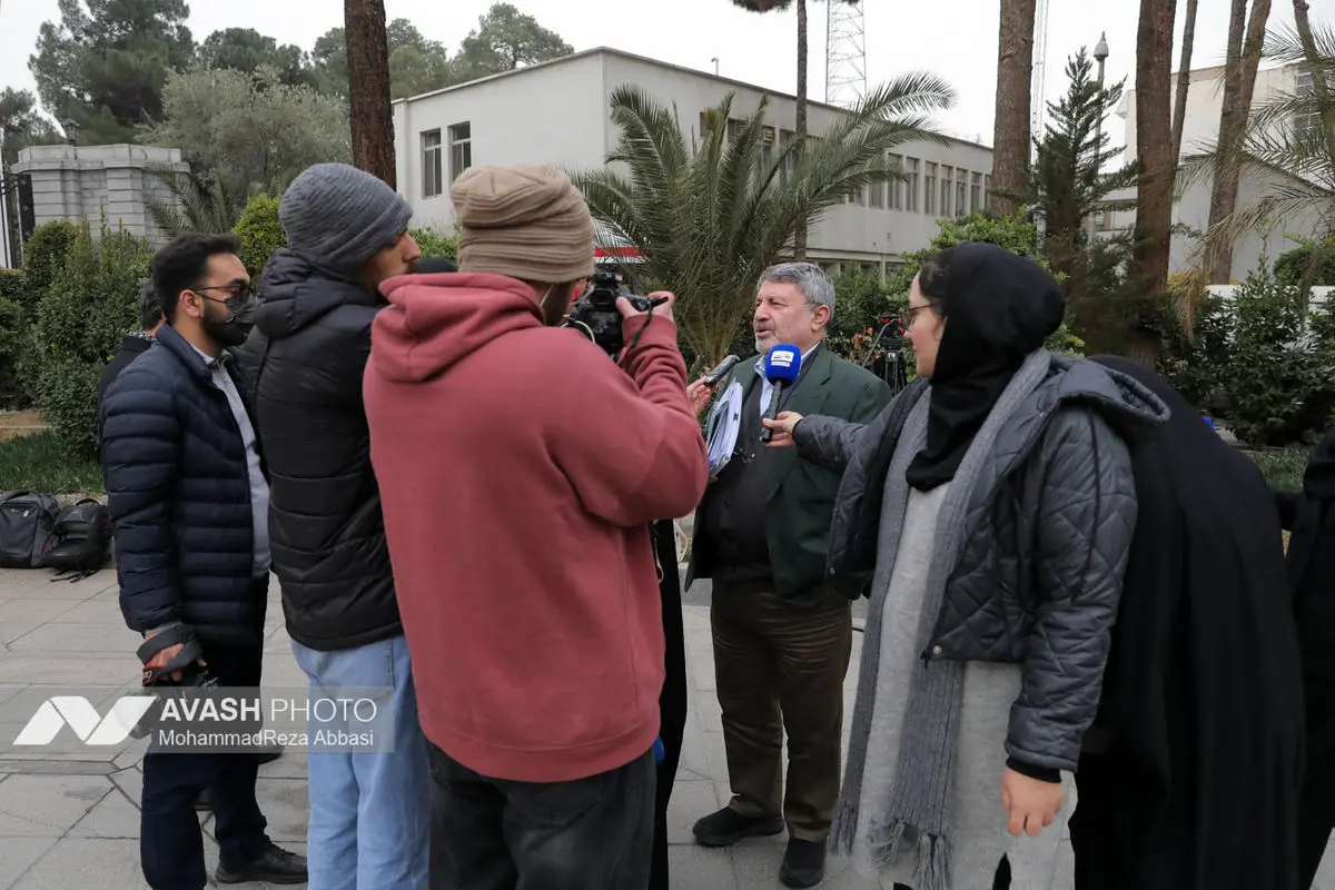 اعضای هیأت دولت در جمع خبرنگاران