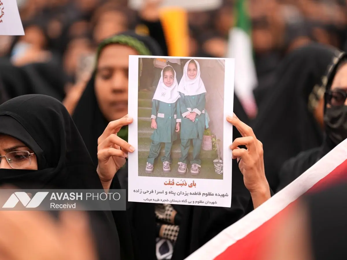 گزارش نصویری/ تشییع پیکر شهدای مدرسه میناب