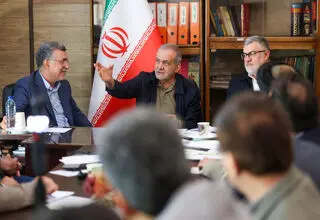 پزشکیان: بمب اتم بهانه‌ای برای تسلیم کردن ایران بود