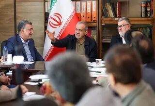 پزشکیان: بمب اتم بهانه‌ای برای تسلیم کردن ایران بود