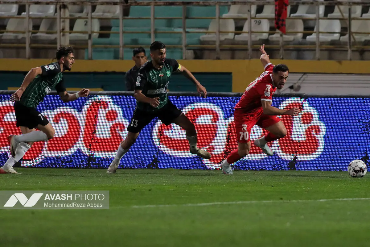 دیدار تیم های فوتبال  پرسپولیس تهران و خیبر خرم آباد