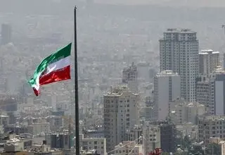 تهران میزبان بادهای شدید و رگبار می‌شود/ پیش‌بینی رعد و برق و کاهش کیفیت هوا در پایتخت