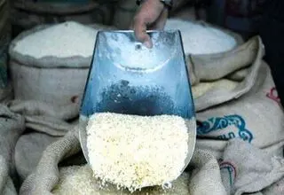 توزیع برنج پاکستانی باعث افت نوسانات بازار می‌شود