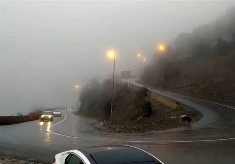 مهگرفتگی و باران در جادههای 2 استان
